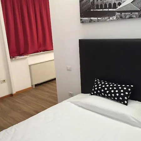 Ξενοδοχείο με διαμερίσματα Joivy Panigale 4*